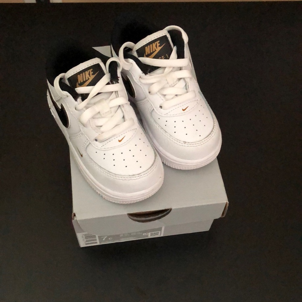 Nike Air Force 1 White Black-Metallic Gold